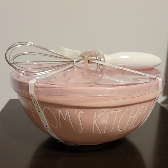 SALE‼️ Rae Dunn "MOM'S KITCHEN" Bowl & Whisk Set - Picture 2 of 4